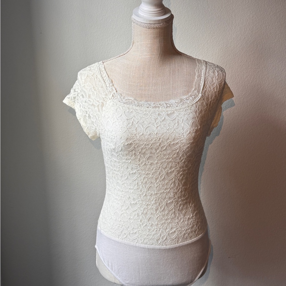Monteau Ivory Lace Bodysuit – Size M | Short Sleeve Snap Closure